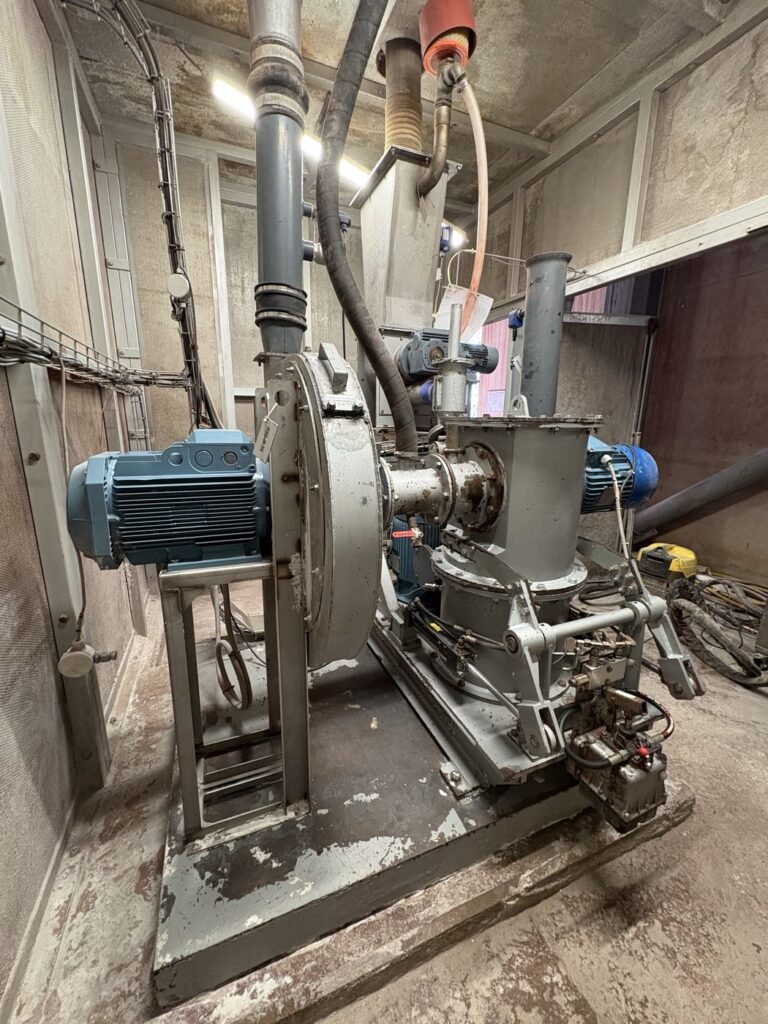 Installation de traitement de poudre — Ventilateur, vue latérale — après intervention