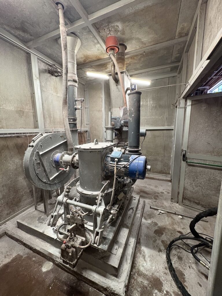Installation de traitement de poudre — Ventilateur et motorisation — avant intervention